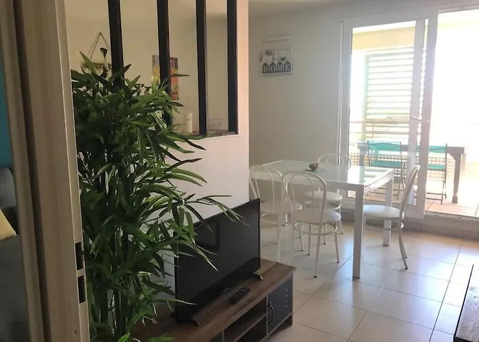 T2 2/6 P Clim Vue Piscine Parking Privé à Pied