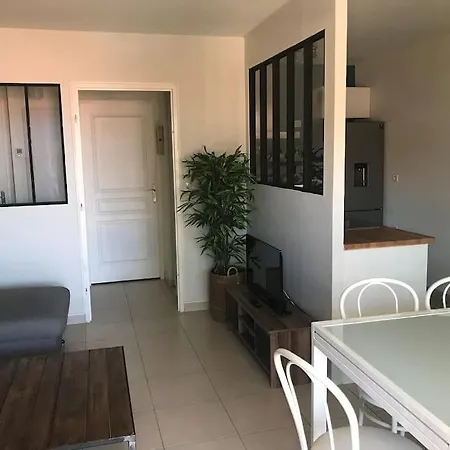 Appartement T2 2/6 P Clim Vue Piscine Parking Prive A Pied *
